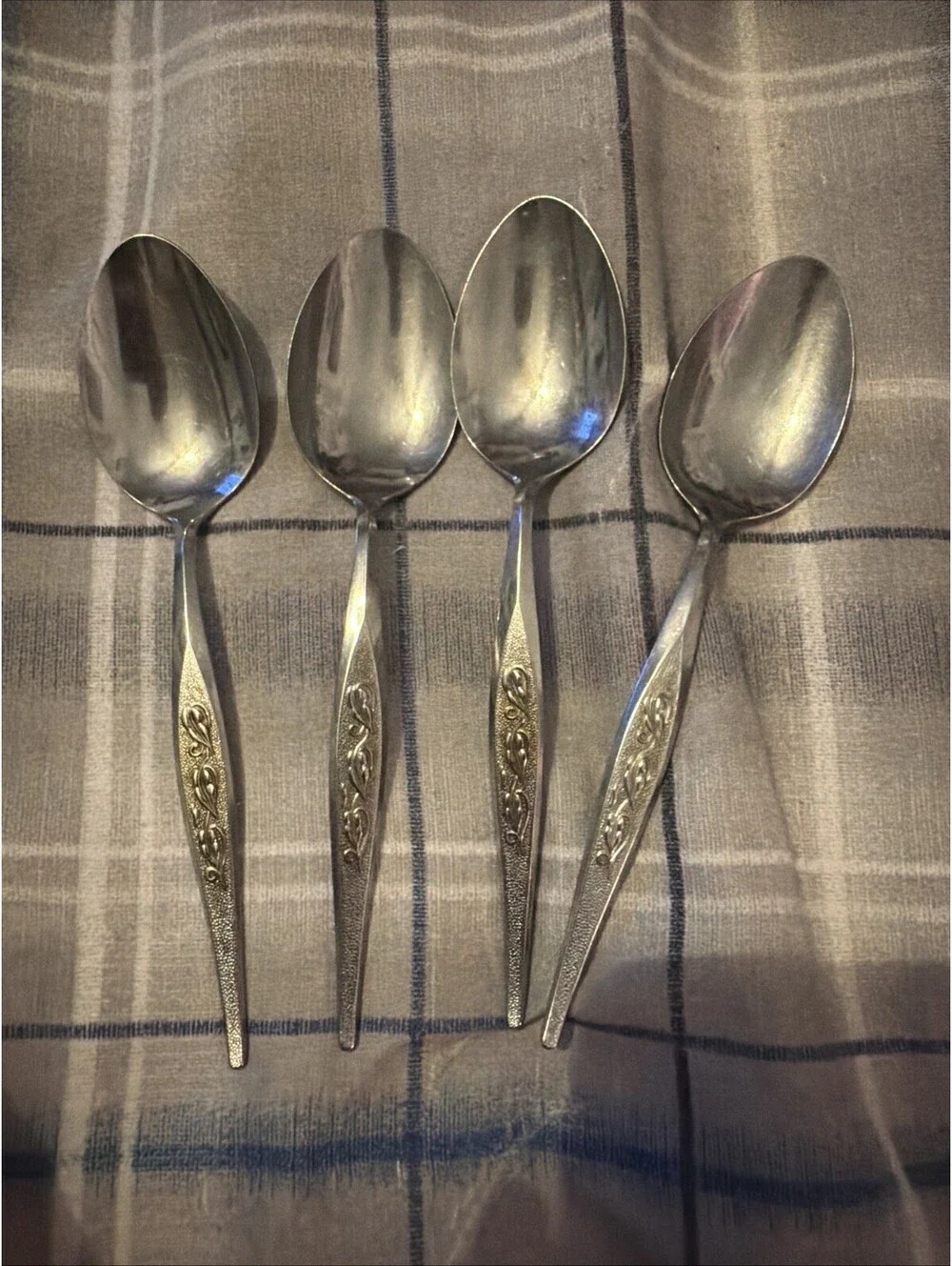 Lot Of 4 Unbranded stainless Japan flatware Woodmere pattern. Tea Spoons